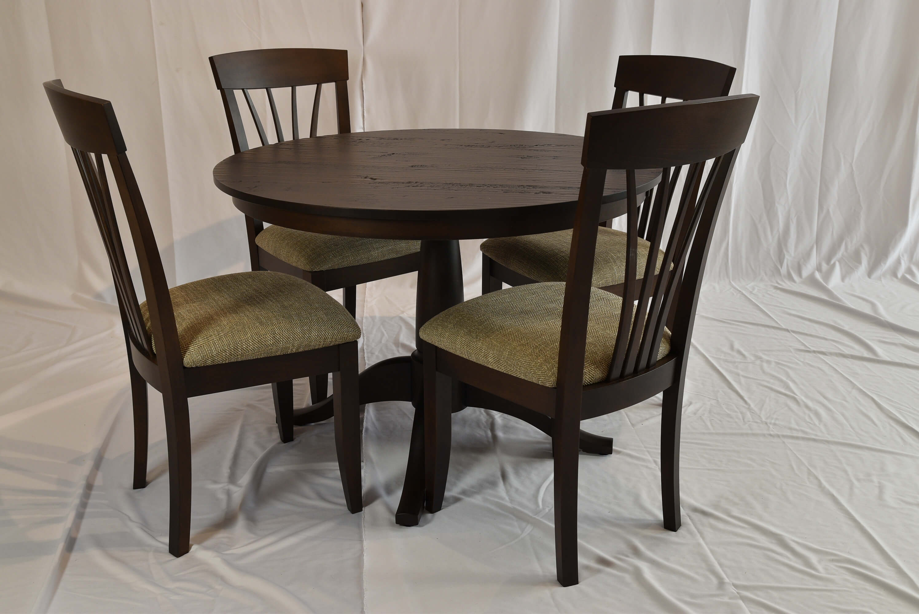 Round Pedestal table w/Chairs | Pierce Furniture